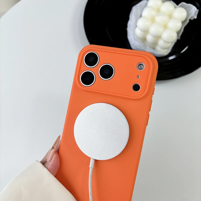 無地公式リキッドシリコン製スマホケース Magsafe対応  - Liquid Silicone Magnetic Phone Case のレビューと価格